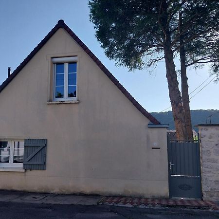 Отель Le Prieure Reposant Port-Villez Экстерьер фото